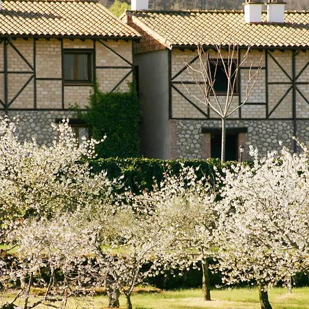 Country house El Canchal De La Gallina -Cafeteria -Aparcamiento Gratis - Jacuzzi - Piscina De Agua Caliente Abierta Hasta El 12 De Octubre Hervas