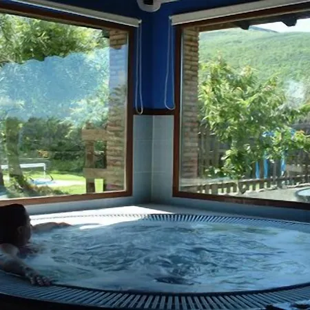 Country house El Canchal De La Gallina -Cafeteria -Aparcamiento Gratis - Jacuzzi - Piscina De Agua Caliente Abierta Hasta El 12 De Octubre Hervas