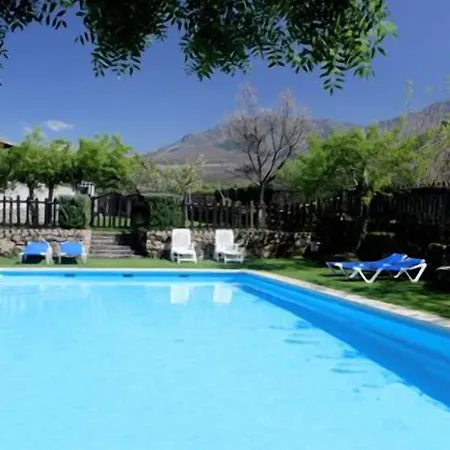 Country house El Canchal De La Gallina -Cafeteria -Aparcamiento Gratis - Jacuzzi - Piscina De Agua Caliente Abierta Hasta El 12 De Octubre Hervas