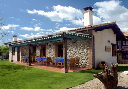 El Canchal De La Gallina -Cafeteria -Aparcamiento Gratis - Jacuzzi - Piscina De Agua Caliente Abierta Hasta El 12 De Octubre Country house Hervas