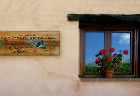 Country house Rurales El Canchal De La Gallina: Rustic Retreat With Jacuzzi & Heated Pool Hervas