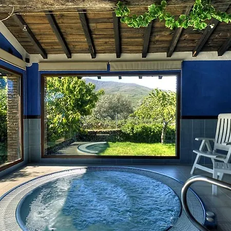 Rurales El Canchal De La Gallina: Rustic Retreat With Jacuzzi & Heated Pool Country house *