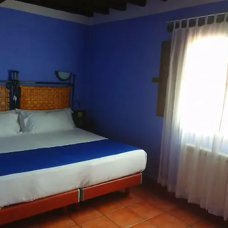 Country house Rurales El Canchal De La Gallina: Rustic Retreat With Jacuzzi & Heated Pool Hervas