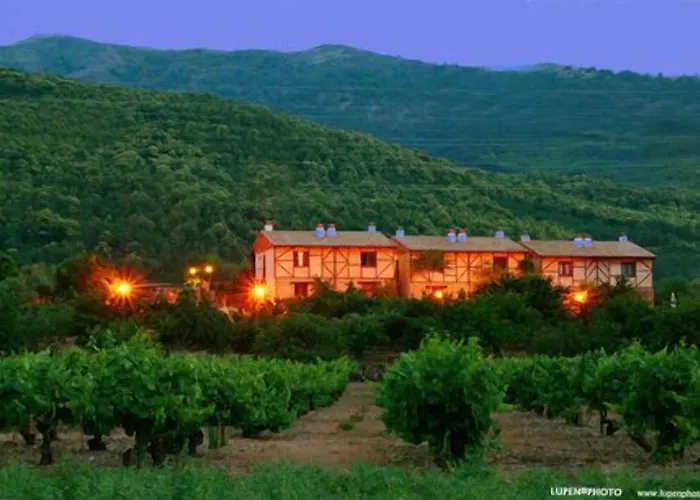 Rurales El Canchal De La Gallina: Rustic Retreat With Jacuzzi & Heated Pool Hervás