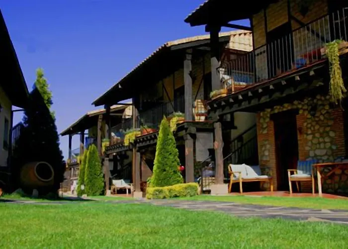 Rurales El Canchal De La Gallina: Rustic Retreat With Jacuzzi & Heated Pool Séjour à la campagne Hervás