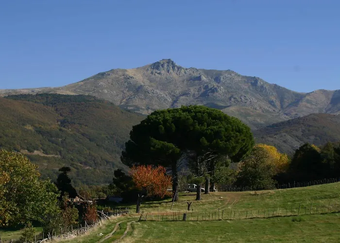 Rurales El Canchal De La Gallina: Rustic Retreat With Jacuzzi & Heated Pool Country house Hervas