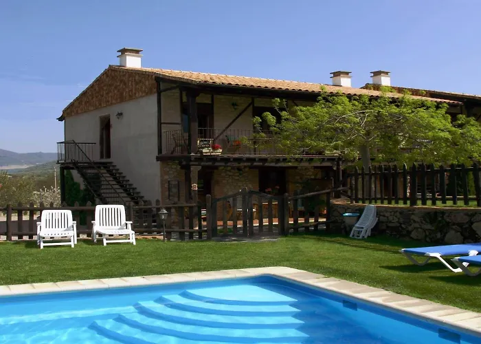 Rurales El Canchal De La Gallina: Rustic Retreat With Jacuzzi & Heated Pool