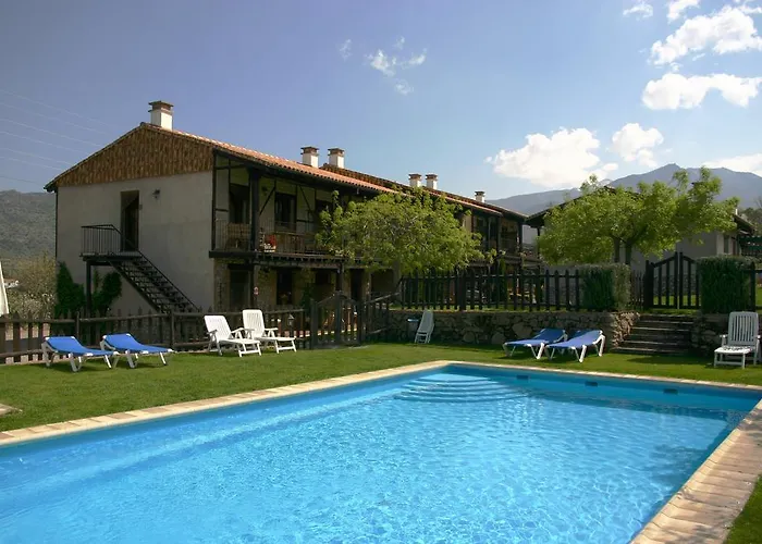 Rurales El Canchal De La Gallina: Rustic Retreat With Jacuzzi & Heated Pool Séjour à la campagne Hervás