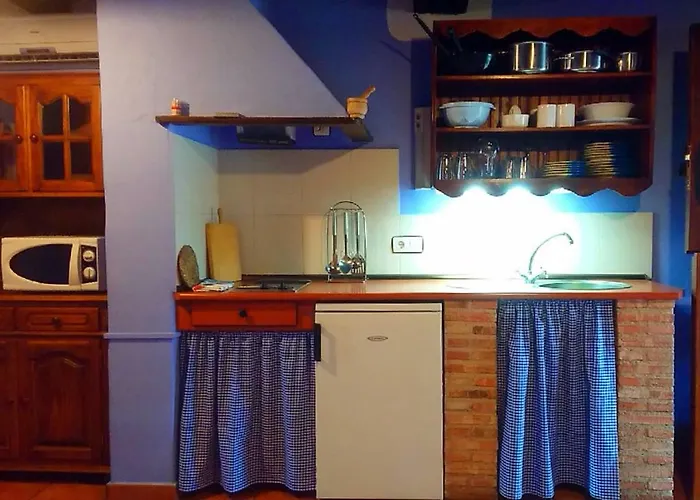 Rurales El Canchal De La Gallina: Rustic Retreat With Jacuzzi & Heated Pool Hervás